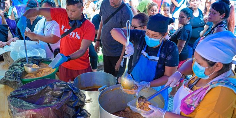 Gobierno de Milei retiene 5.000 toneladas de alimentos para comedores populares