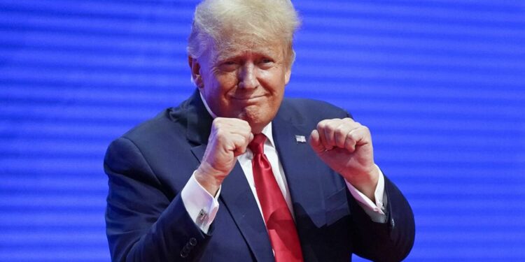 Jueza pospone juicio contra Trump de manera indefinida