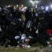 Policía de Los Ángeles comenzó la operación para desalojar el campamento de protesta en la UCLA
