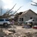 Tornados dejan 23 muertos en EEUU y mantienen en alerta a millones de personas