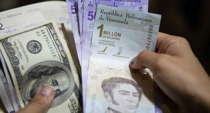 Trabajadores esperaban aumento del salario mínimo a 64 dólares más bonos
