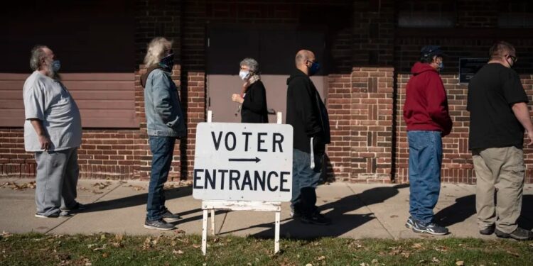 Demócratas lanzan campaña publicitaria para socavar apoyo de votantes rurales a Trump