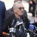 Robert De Niro habla de Biden afuera del tribunal del juicio de Trump