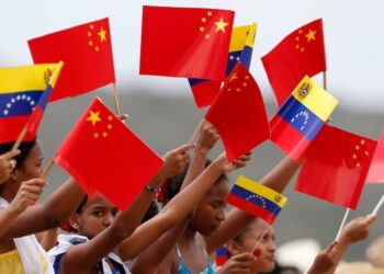 Venezuela se compromete a pagar deuda con China