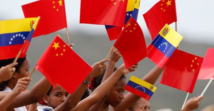 Venezuela se compromete a pagar deuda con China