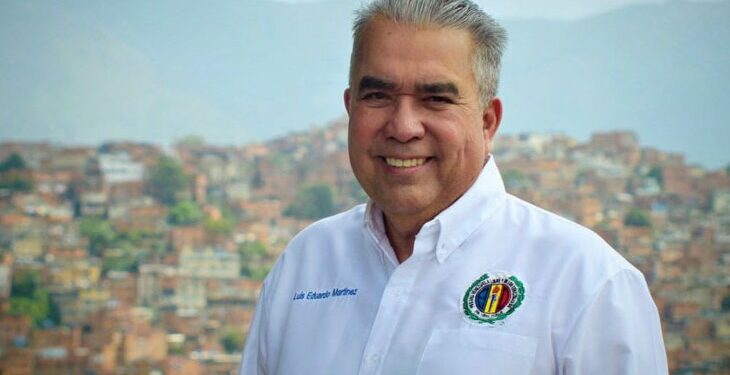 Luis Eduardo Martínez propone reforma constitucional para recortar el mandato presidencial