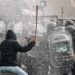 Cinco diputados argentinos hospitalizados tras el choque entre policías y manifestantes