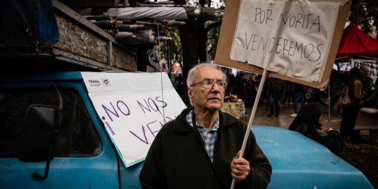 Marchan en Buenos Aires por la liberación de detenidos durante protesta por Ley Bases