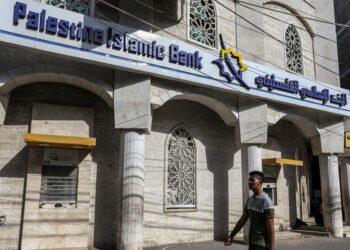 Roban al menos 120 millones de dólares de bancos de Gaza