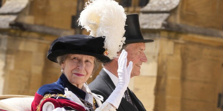 Hospitalizan a la hija de la reina Isabel II