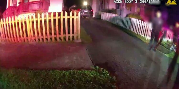 Policía mata a tiros a un menor que tenía una pistola de juguete en EEUU