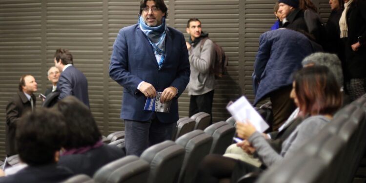 Prisión preventiva para un destacado político comunista de Chile acusado de corrupción