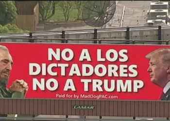 Controversial valla que compara a Trump con Castro genera reacciones encontradas en Miami