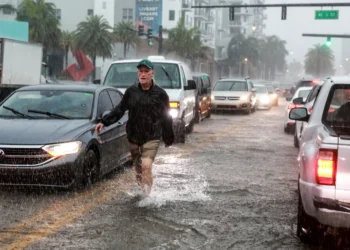 Florida se prepara para un cuarto día de lluvias fuertes e inundaciones
