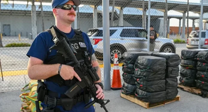 Guardia Costera desembarca en Florida 2.180 kilos de cocaína incautada cerca de Venezuela