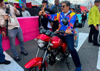 Maduro declara las motopiruetas como deporte nacional