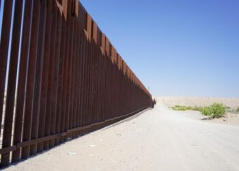 Menos migrantes pueden pedir asilo en la frontera de EE UU tras nuevas restricciones