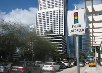 Nueva ley de Florida exige justificar la instalación de cámaras de tránsito