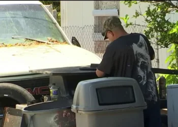 Protestan por desalojo en parque de casas móviles en Miami-Dade