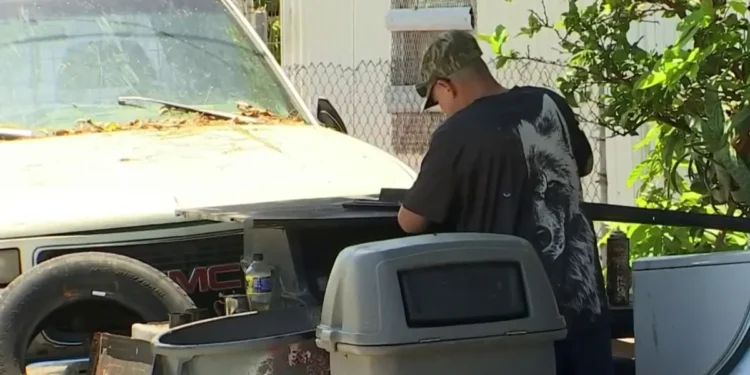 Protestan por desalojo en parque de casas móviles en Miami-Dade