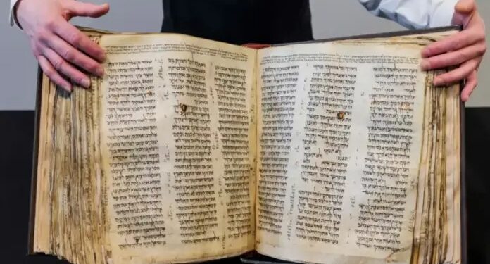 Una biblia hebrea de la España medieval se subastará en Nueva York a partir de 5 millones