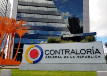 Juramentan por segunda vez al nuevo contralor general de Colombia
