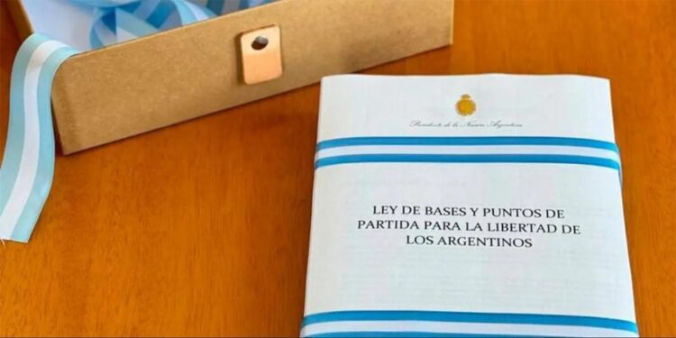 El FMI da la bienvenida a la aprobación de la ley ómnibus, impulsada por Milei