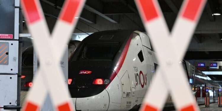 Trenes paralizados y falta de comida: Juegos Olímpicos en París inician con mal pie