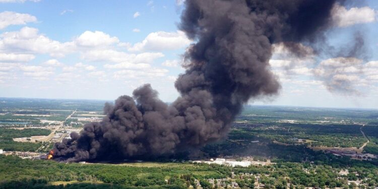 Explosión en planta estadounidense de fabricación de equipos militares y aeroespaciales