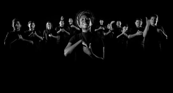 Coro de Manos Blancas participó en el video del nuevo tema de Coldplay