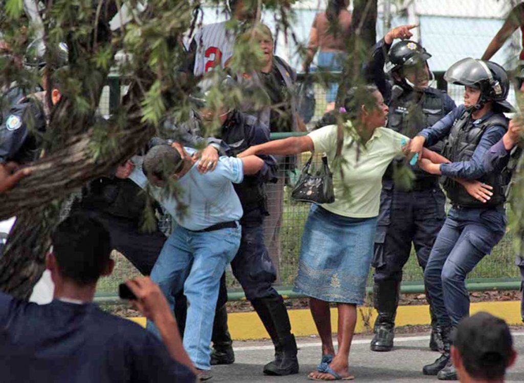 Gobierno de Maduro actualiza la cifra de detenciones: van al menos 2 mil 229 – El Venezolano News