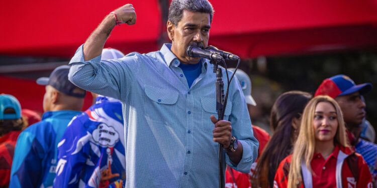 Maduro afirma que nueva consulta popular representa «más democracia»