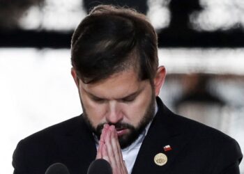 Boric no reconoce a Maduro ni confía en la imparcialidad de los Poderes