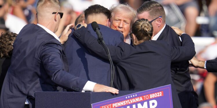 Trump podría reanudar mítines al aire libre pero con vidrios antibalas