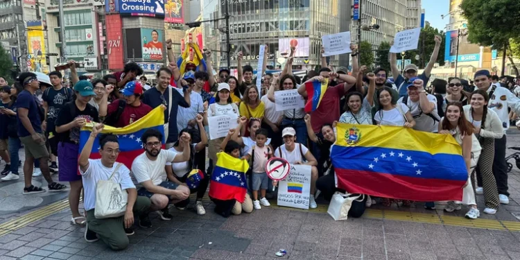 Venezolanos se concentran en diversas partes del mundo para rechazar el fraude de Maduro