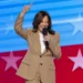 Kamala Harris da sorpresa el primer día de la convención demócrata