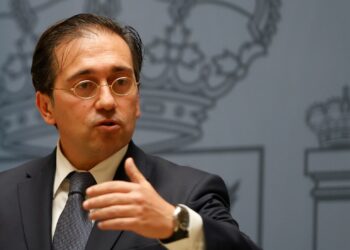 España confirma conversaciones con Maduro y la oposición para impulsar un diálogo en Venezuela