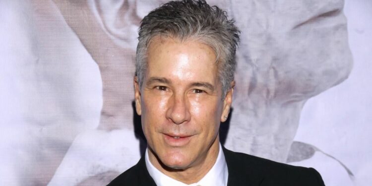 Fernando Carrillo se despide de sus redes sociales en medio de críticas por su apoyo a Maduro