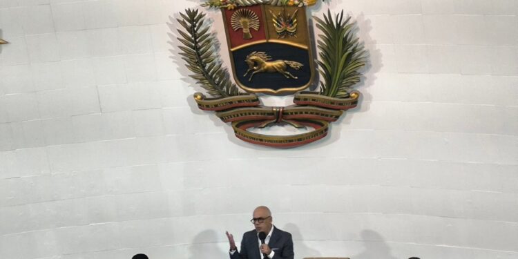 Rodríguez anuncia reforma de ley de partidos políticos para impedir que “fascistas” compitan en elecciones