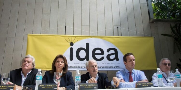 Expresidentes saludan que EEUU vea inaceptable la proclamación de victoria de Maduro