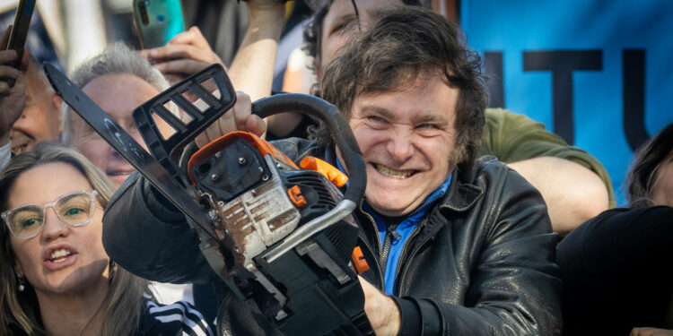 Un informe muestra cómo la ‘motosierra’ de Milei afecta los recursos de las provincias