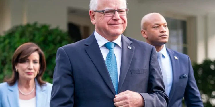 Kamala Harris elige a Tim Walz, gobernador de Minnesota, como su vicepresidente