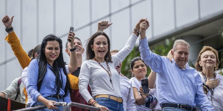 María Corina y Edmundo piden a venezolanos mantenerse firmes y unidos