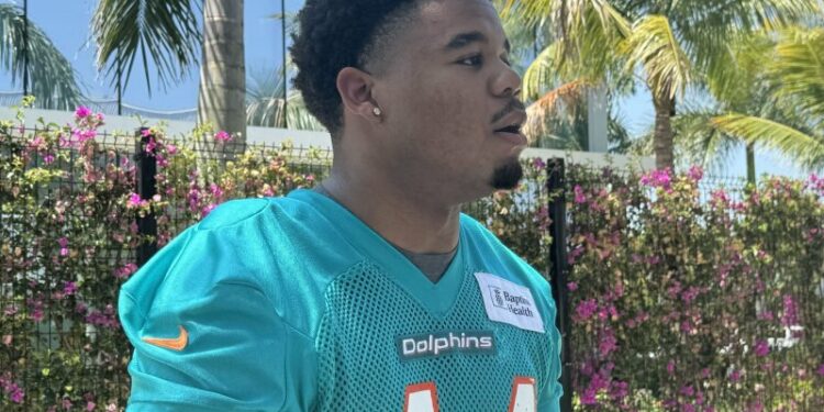 Triunfo de los Dolphins, con el brazo aceitado de Tua Tagovailoa, por Oscar Huete