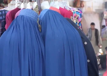 Talibanes castigarán sonido de la voz femenina en Afganistán