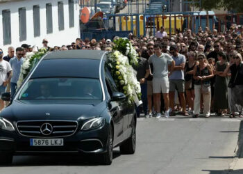 Multitudinario adiós en España a Mateo, el niño de once años asesinado mientras jugaba