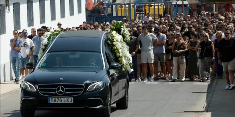 Multitudinario adiós en España a Mateo, el niño de once años asesinado mientras jugaba
