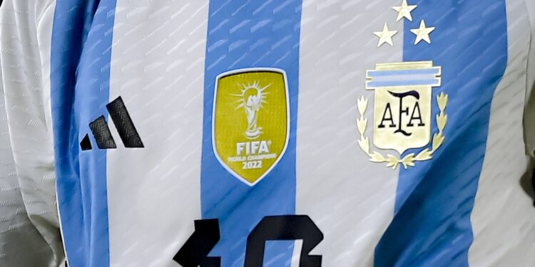 La Justicia da un primer freno a Milei en su intento por privatizar clubes de fútbol