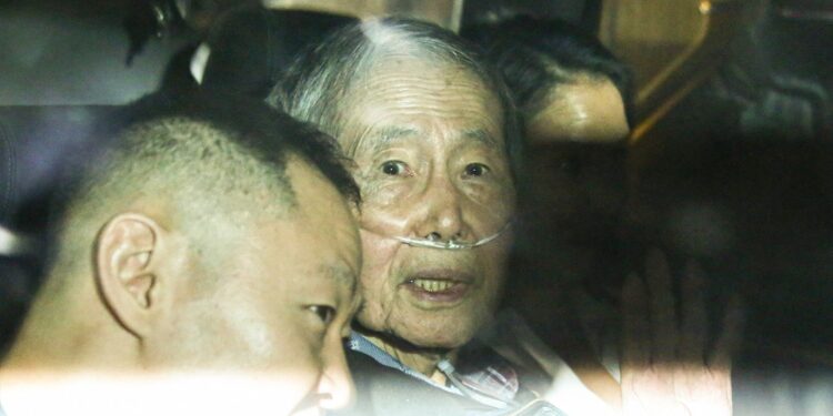 Visita de sacerdote y oraciones: estado de salud de Alberto Fujimori es «grave»