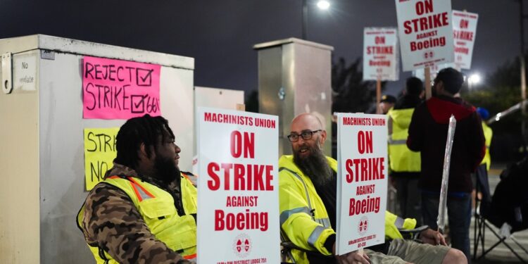 Trabajadores de Boeing van a huelga en EEUU por primera vez desde 2008